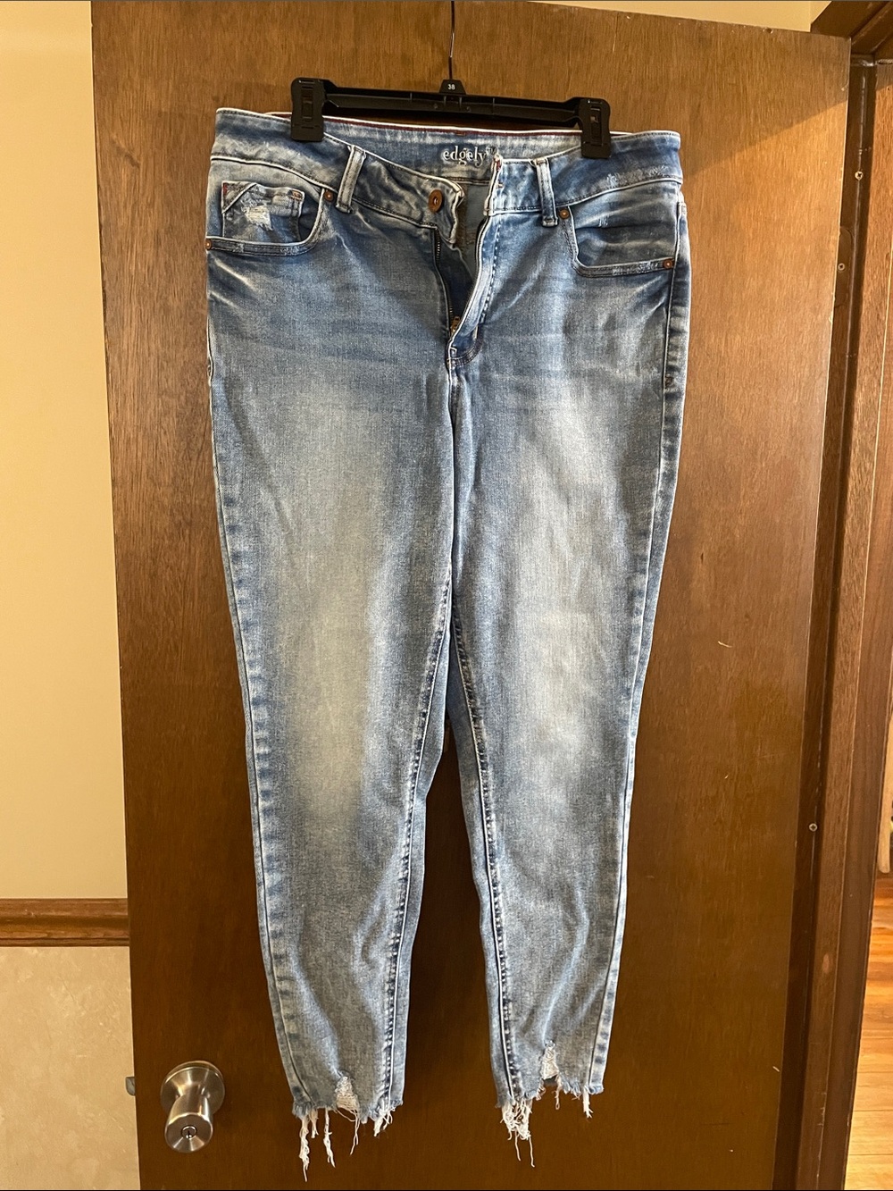 Light Wash Skinny Jeans with Frayed Hem